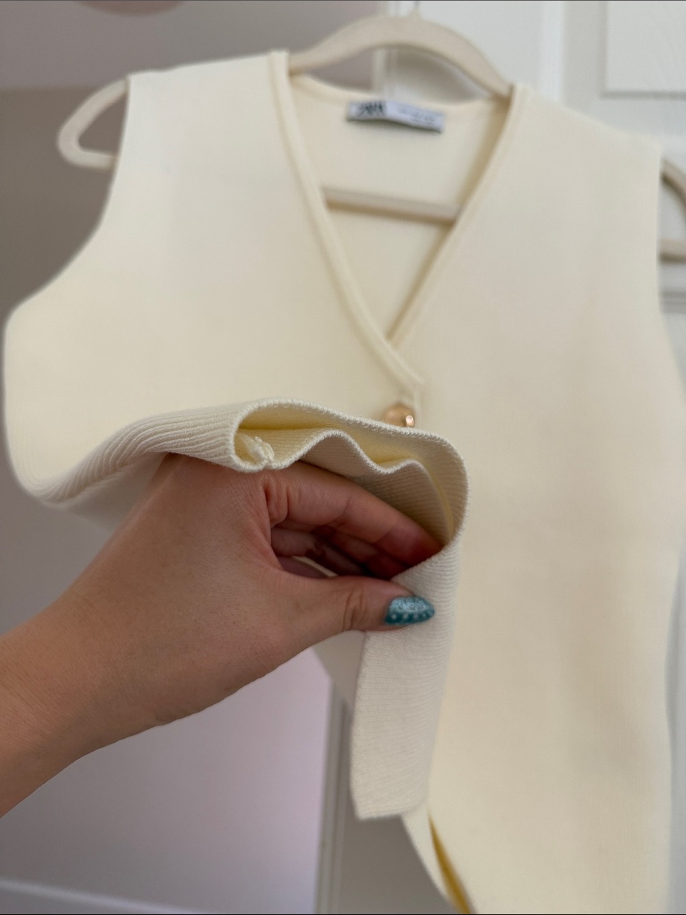 Zara Cream Sleeveless Buttoned Knit Vest - Picture 5 of 5